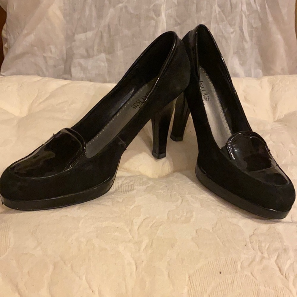 Charles by Charles David 4” black patent/suede heels